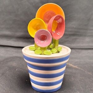 One Hundred 80 Degrees Flower Pot Measuring
Spoons Set